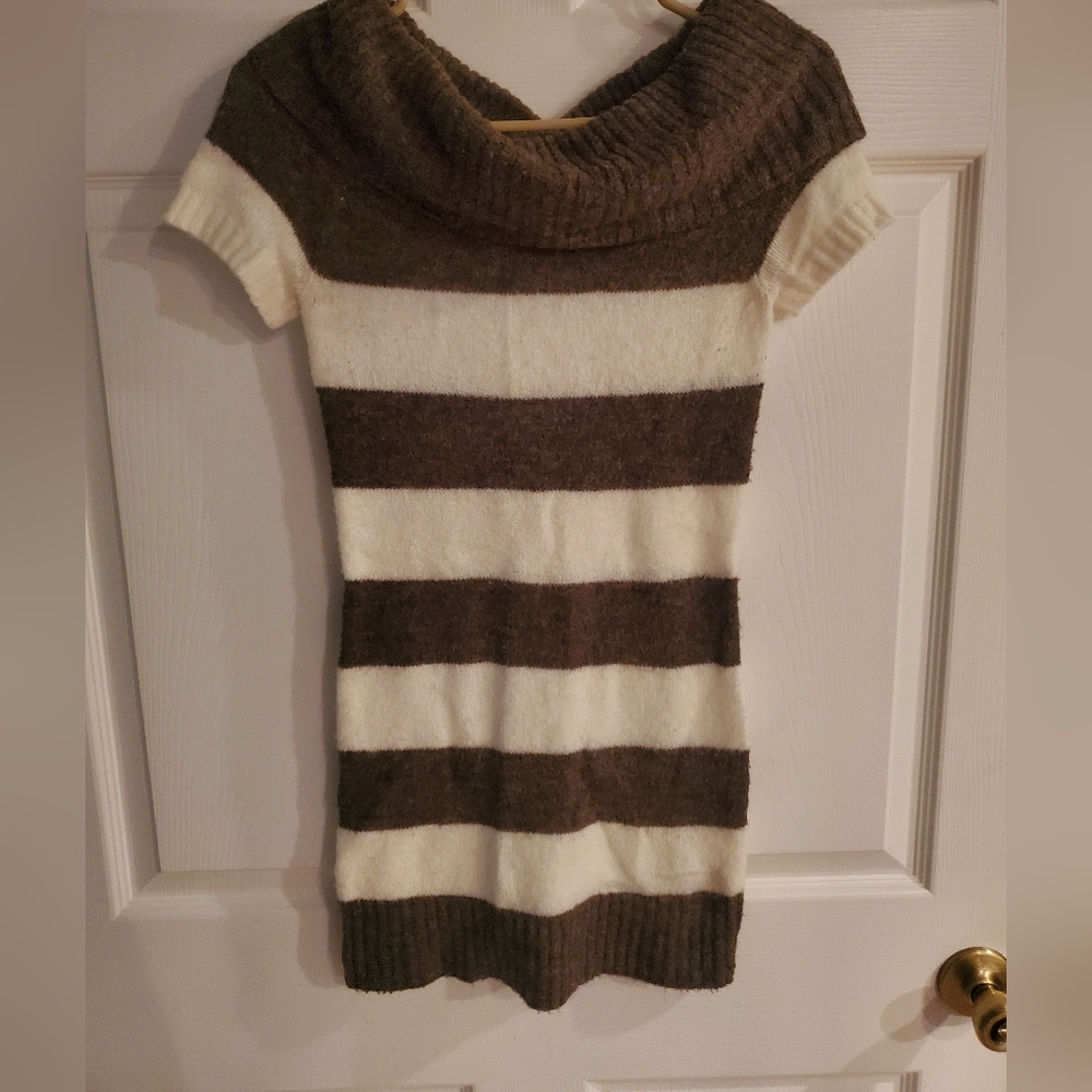 Wide neck short sleeve sweater